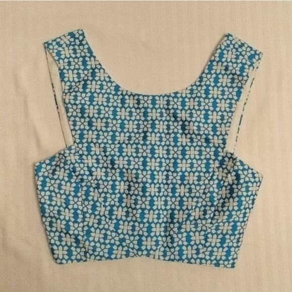 DO+BE NWOT blue and white patterned fitted crop top ccs - Picture 1 of 3